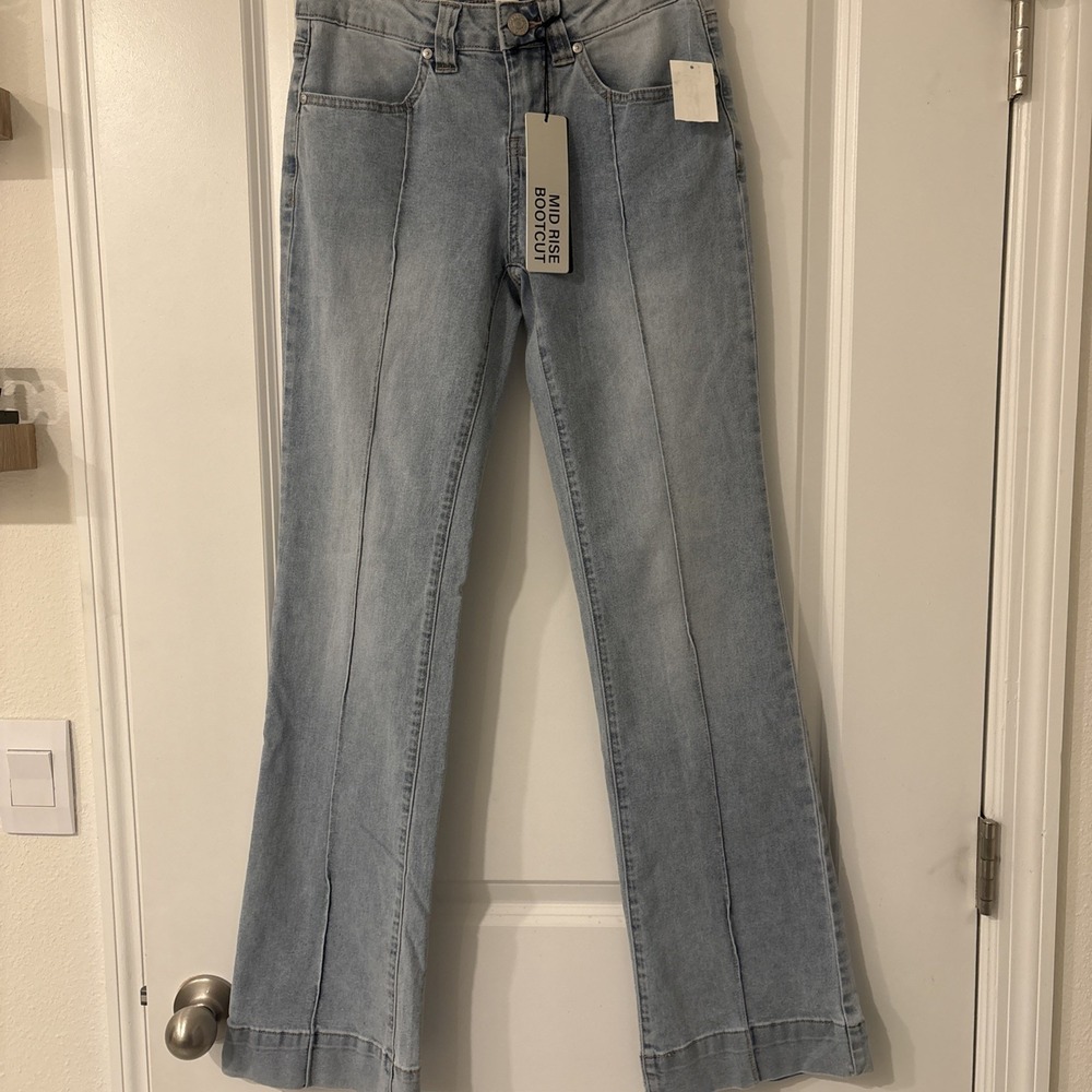 Madden Girl Mid Rise Boot Cut Jeans Light Wash Juniors Size 3 - Picture 1 of 16
